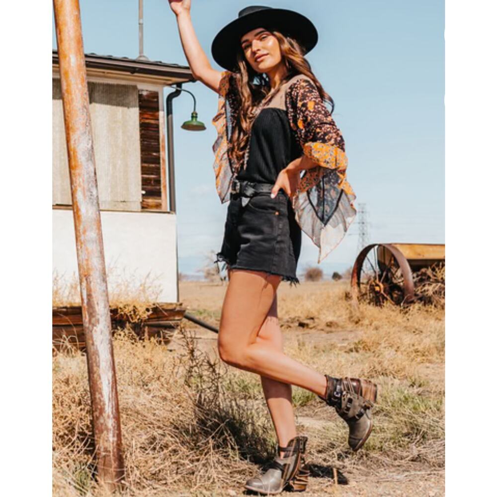 FREEBIRD BY STEVEN Crue Booties Tan Multi Boots 8 Snakeskin